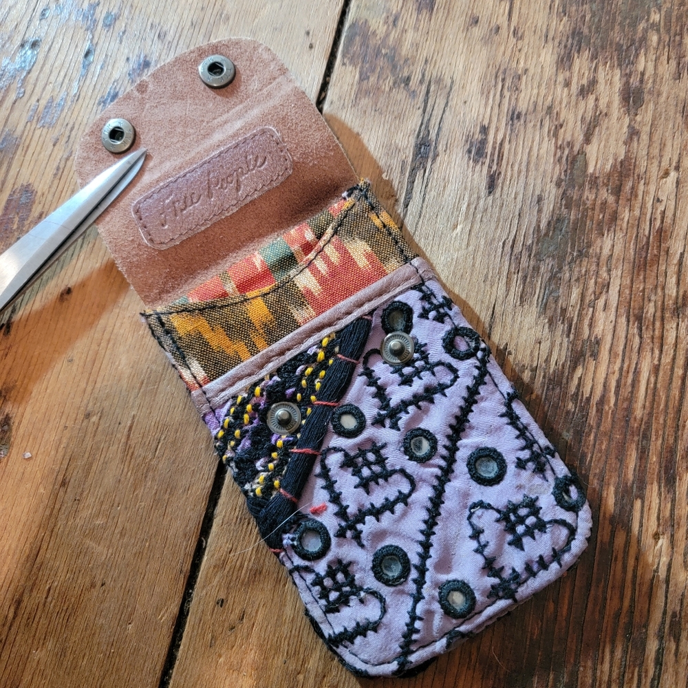 🌋👽 Free People Boho Embroidered Repurposed vtg banjara hippie Wallet card case - Picture 5 of 15